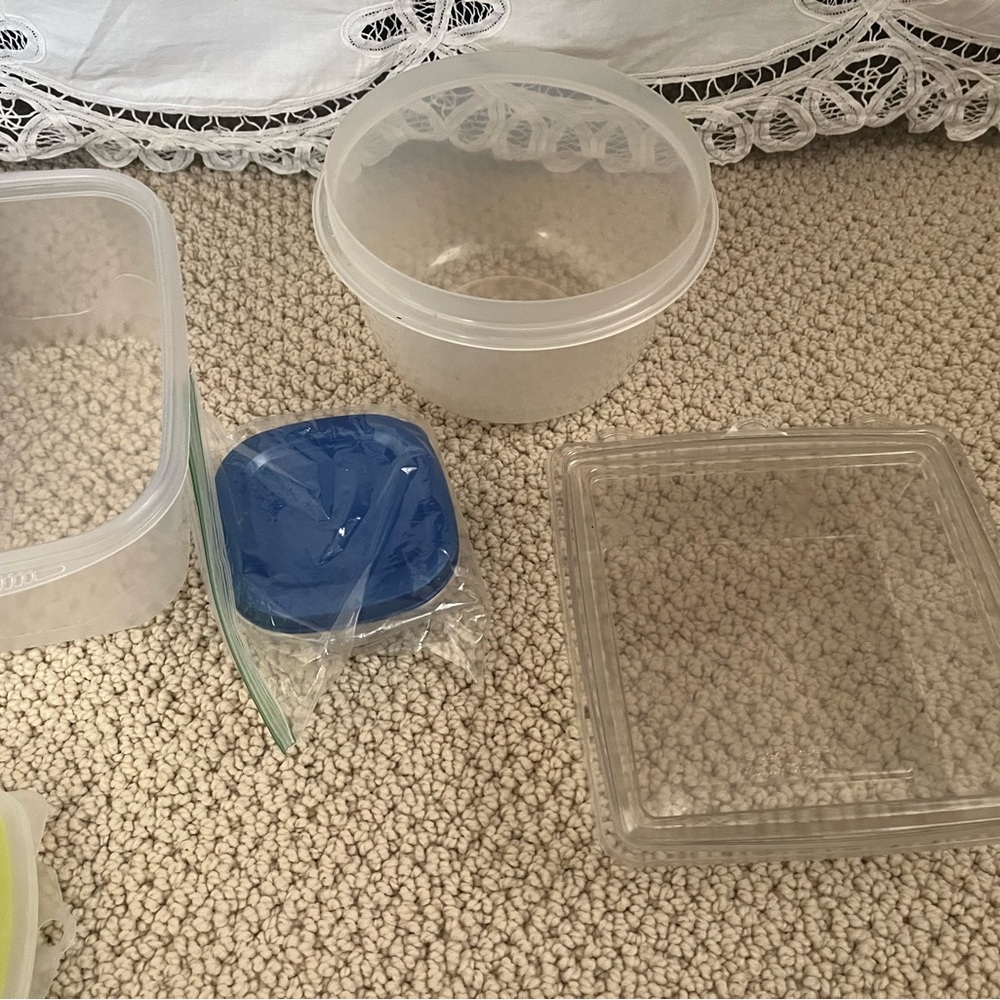 Storage containers bundled - Picture 4 of 4
